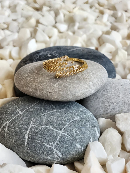 Trapez Taşlı Ayarlanabilir Gold Renk Çelik Yüzük