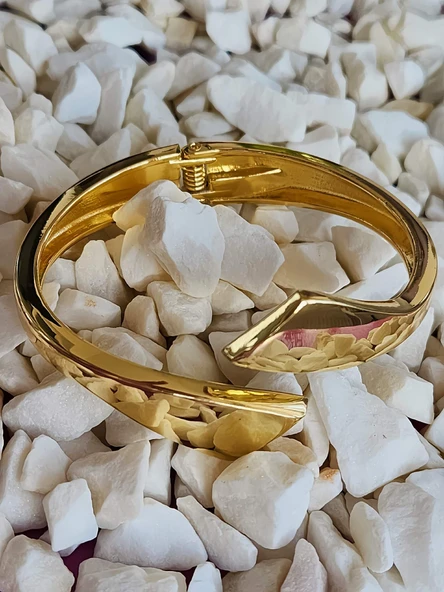 Çapraz Gold Molted Kelepçe Çelik Bileklik ürün görseli