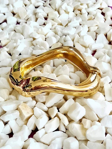 Dalgalı Asimetrik Model Bombeli Gold Molted Kelepçe Çelik Bileklik