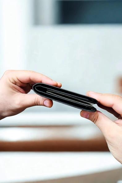 Kişiye Özel İsim Yazılı Siyah Vegan Deri Cüzdan – 8 Kartlık – Çift Para Gözlü – Çıtçıt Kapamalı – Unisex – Hediye Kutulu - Resim 4