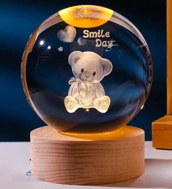 Dekoratif Ayıcık Tasarımlı Ahşap altlıklı Işıklı Cam Küre Büyük Boy Cam:8cm Ahşap:2cm