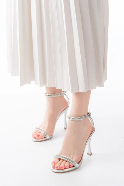 Gümüş Taş Aksesuarlı Platformlu Topuklu Kadın Terlik - Resim 4