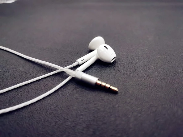 Yarı Kulak İçi Uyku Kulaklığı - Apple Fiş - Beyaz Kablo - Mikrofonlu - 6