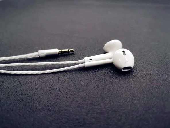 Yarı Kulak İçi Uyku Kulaklığı - 3.5mm Fiş - Kırmızı Kablo - 7