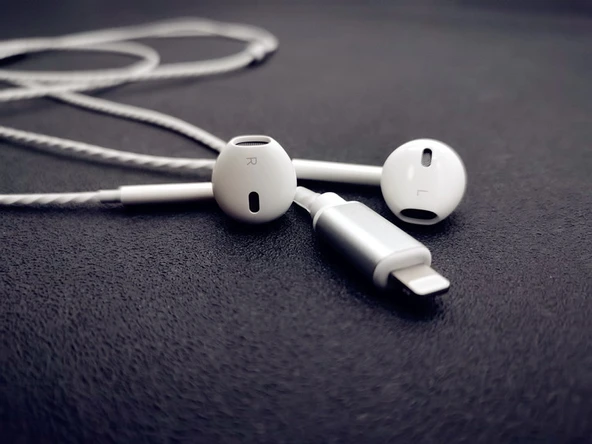 Yarı Kulak İçi Uyku Kulaklığı - Apple Fiş - Kırmızı Kablo - Mikrofonlu - 11