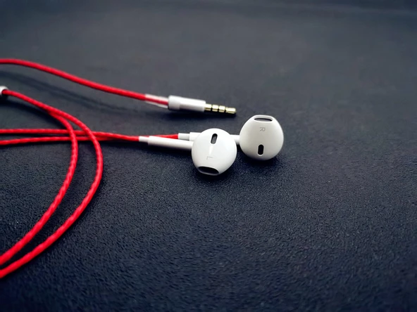 Yarı Kulak İçi Uyku Kulaklığı - Apple Fiş - Kırmızı Kablo - Mikrofonlu - 9