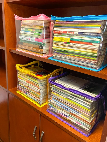 PVC Kitap Saklama Kutusu - Kiraz Çiçeği Desenli - Büyük Boy (70-90 Kitap Kapasiteli) - 4