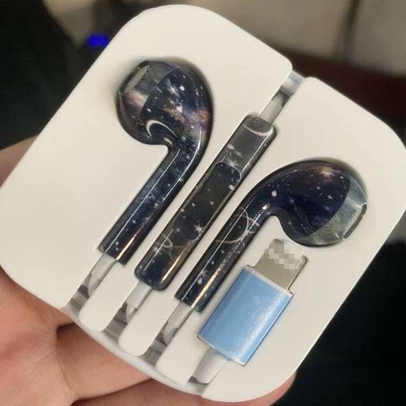 Apple Kablolu Yuvarlak Başlıklı Öğrenci Kulaklığı - Gece Yıldızlı Gökyüzü