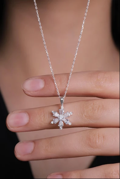 Kamelya Serisi Beyaz Kuars Taşlı Gümüş Kar Tanesi Kolye - 2