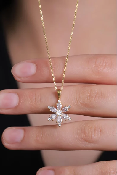 Kamelya Serisi Beyaz Kuars Taşlı Gümüş Kar Tanesi Kolye - 3