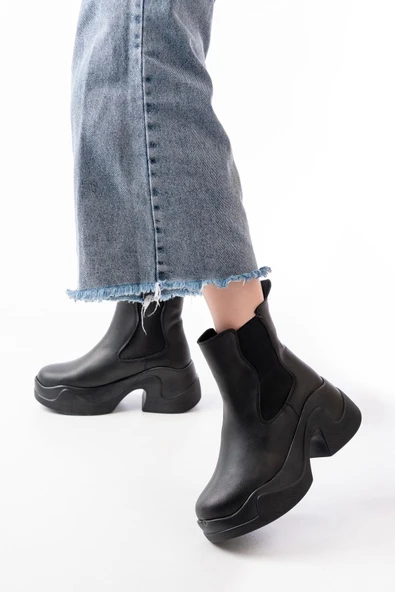 Siyah Yüksek Tabanlı Lastikli Günlük Kadın Bot