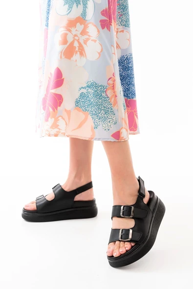 Siyah Dolgu Topuk Kadın Sandalet - 3