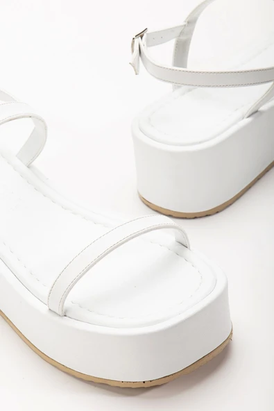 Beyaz Dolgu Topuk Kadın Sandalet - Resim 3