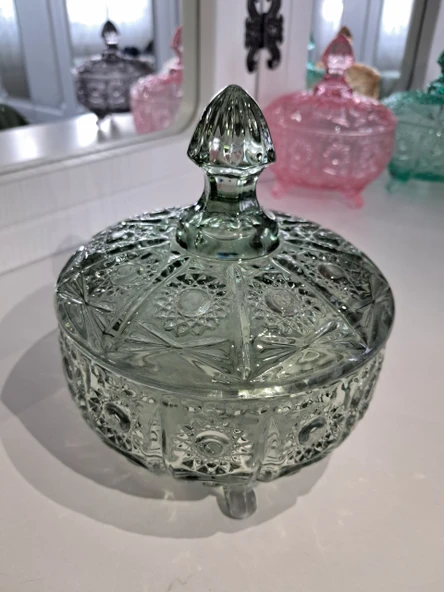 Elmas Kesim Desenli Kapaklı Cam Şekerlik – Yeşil Renk ürün görseli 1