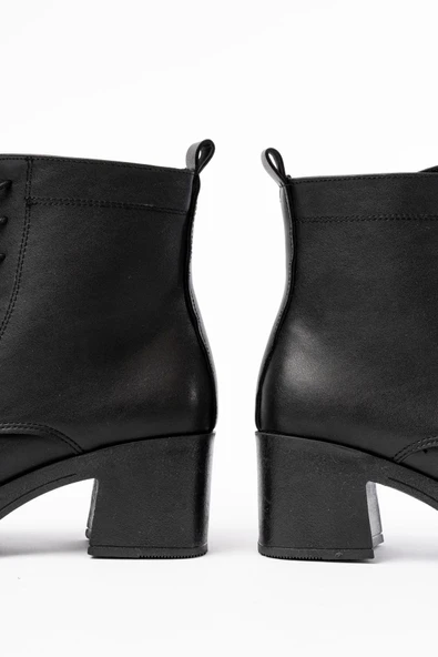 Siyah Bağcıklı Fermuarlı Kalın Topuklu Günlük Kadın Bot - 5