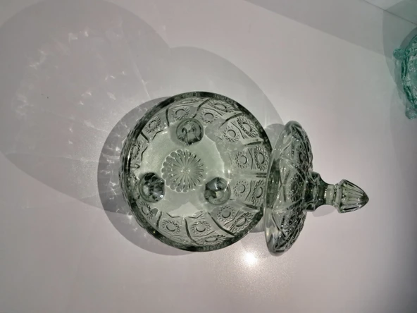 Elmas Kesim Desenli Kapaklı Cam Şekerlik – Yeşil Renk - Resim 4