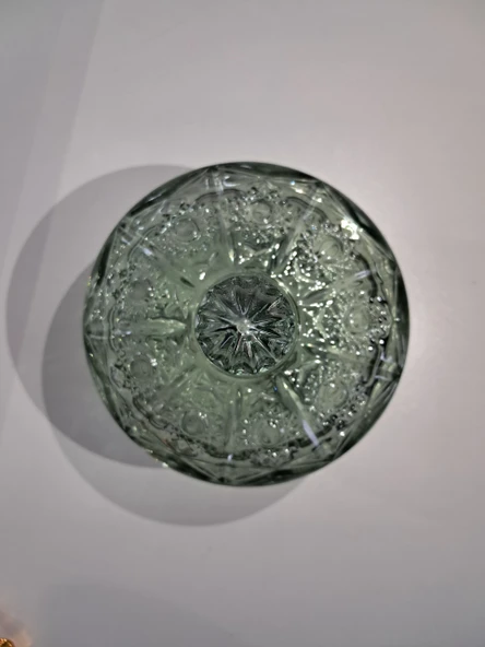 Elmas Kesim Desenli Kapaklı Cam Şekerlik – Yeşil Renk - Resim 3