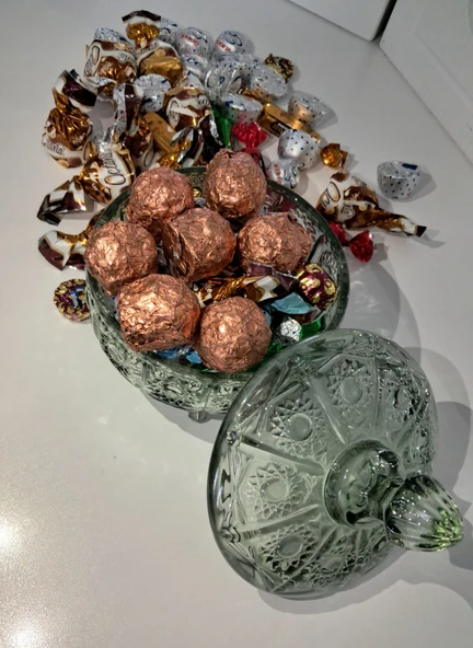 Elmas Kesim Desenli Kapaklı Cam Şekerlik – Yeşil Renk - Resim 2