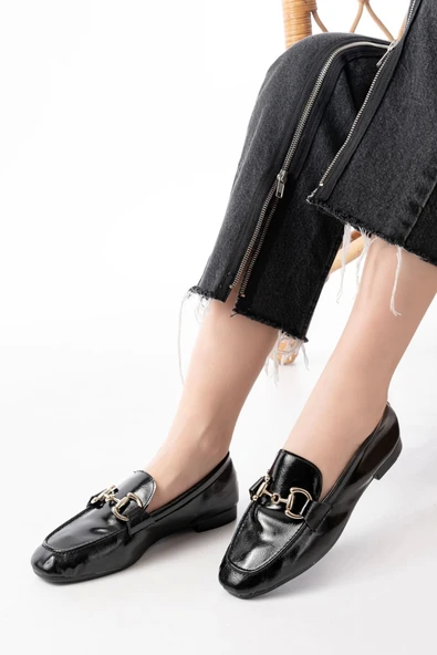 Siyah Rugan Toka Aksesuarlı Günlük Kadın Babet - 2