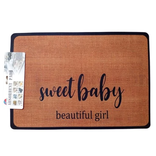 Kahverengi “Sweet Baby” Desenli Banyo Paspası – 38 × 58 cm, Hızlı Kuruyan Kaymaz
