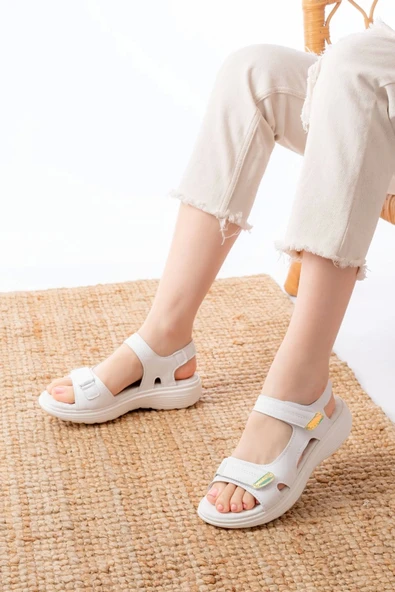 DM-363 Beyaz Baret Cırtlı Dikişli Günlük Kadın Sandalet - 2