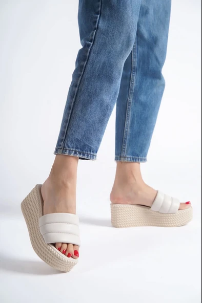 Reına Dolgu Topuklu Ortopedik Taban Hasır Görünümlü Kadın Terlik Kt - Krem