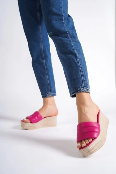 Reına Dolgu Topuklu Ortopedik Taban Hasır Görünümlü Kadın Terlik Kt - Fuşya - 3