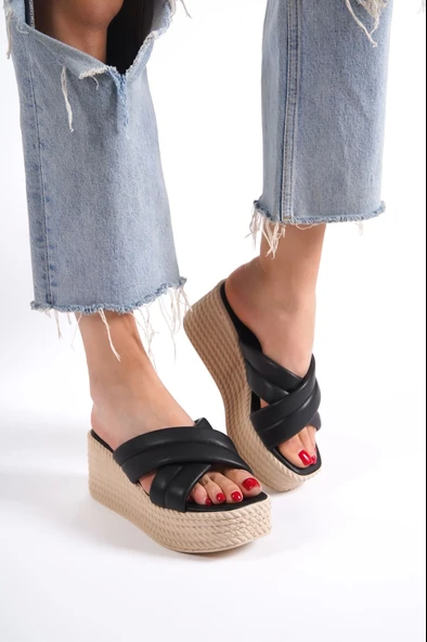 Joymıx Dolgu Topuklu Ortopedik Taban Hasır Görünümlü Kadın Terlik Kt - Siyah