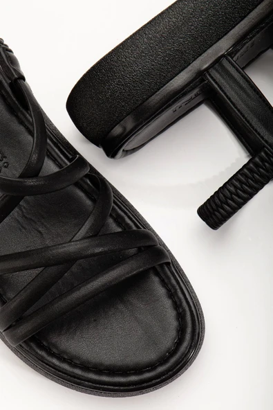 24413-841 Siyah Dolgu Topuk Kadın Sandalet - Resim 6