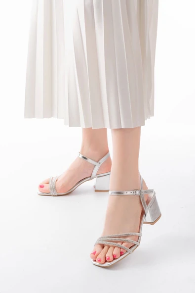 Gümüş 3 Bantlı Topuklu Kadın Ayakkabı