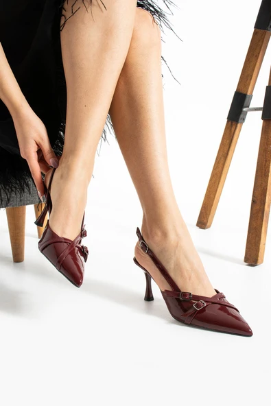 Albishoes Çift Toka Detaylı Arkası Açık Rugan Sivri Burun 8 Cm Ince Topuklu Stiletto Kadın Ayakkabı