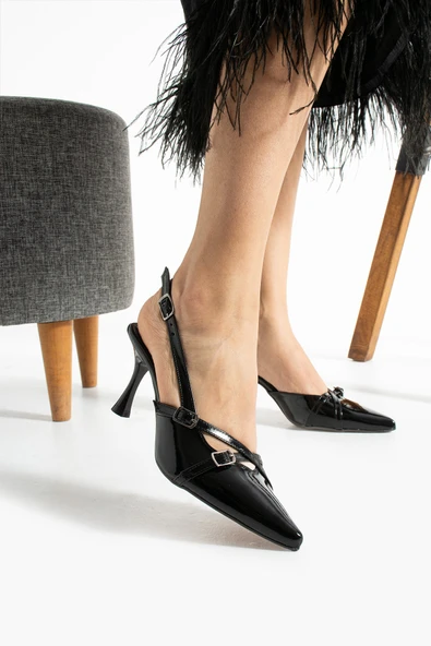 Albishoes Çift Toka Detaylı Arkası Açık Rugan Sivri Burun 8 Cm Ince Topuklu Stiletto Kadın Ayakkabı