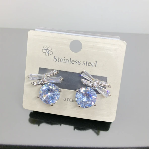 Parlak Kristal Taşlarla Süslenmiş Gümüş Renk Zarif Tasarım 316L Çelik Küpe - Şıklık ve Kalite ürün görseli 1