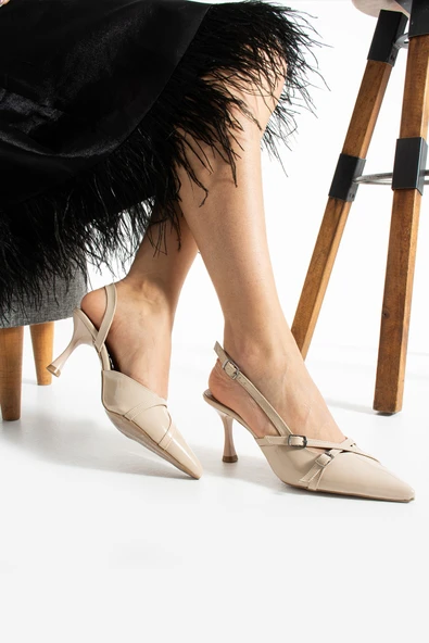Albishoes Çift Toka Detaylı Arkası Açık Rugan Sivri Burun 8 Cm Ince Topuklu Stiletto Kadın Ayakkabı