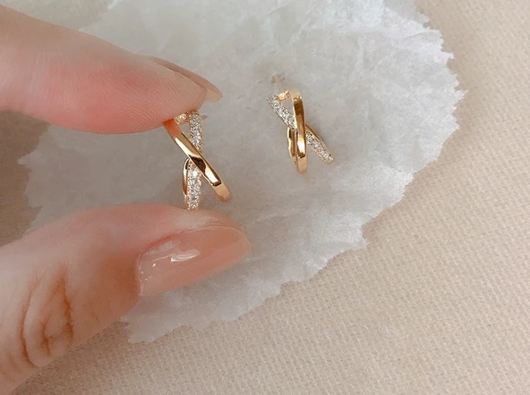 18K Altın Haçlı Elmas Küpe - 26 Haçlı Küpe
