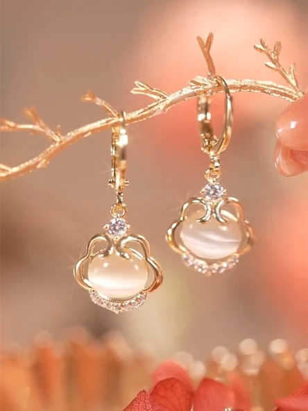 18K Altın Opal Taşlı Kilit Küpe - Kedi Gözü Taşı