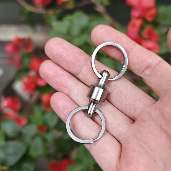 Yaylı Çift Hızlı Toka Anahtarlık - Titanyum Alaşımlı Doğal Renk