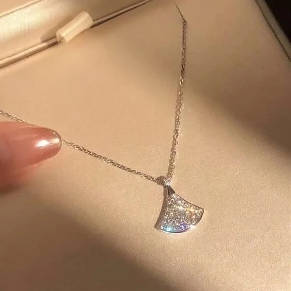 18K Altın Yelpaze Şeklinde Etek Kolye - Beyaz Altın Tam Elmas