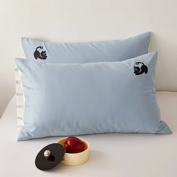 Çizgi Film Pamuklu Yastık Kılıfı - Yaramaz Kedi Tekli Nakışlı Baskılı 48cm x 74cm