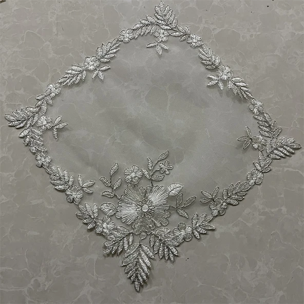 Dantel Masa Örtüsü - Gümüş Çizgili Beyaz - 25x25cm