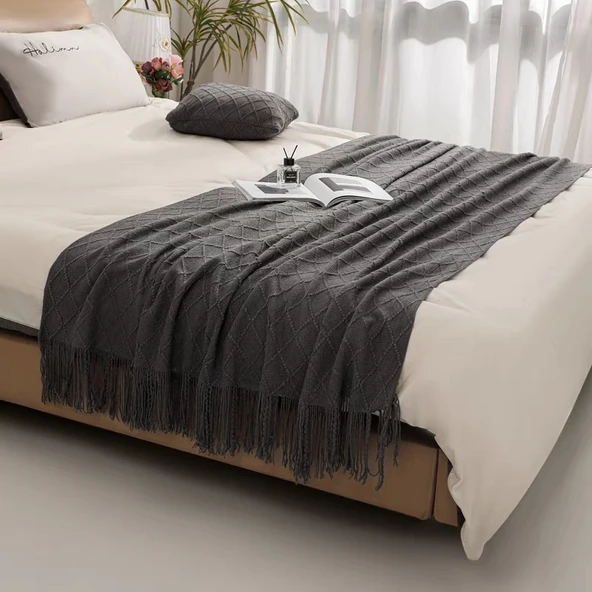 Tuhaflı Yatak Örtüsü - Koyu Gri - 2 m Yatak (130*260 cm)