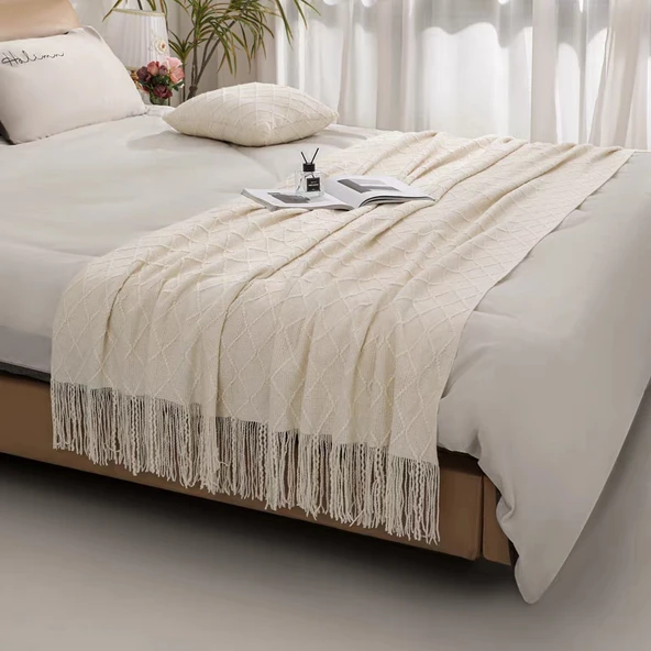 Tuhaflı Yatak Örtüsü - Krem Beyazı - 2 m Yatak (130*260 cm)