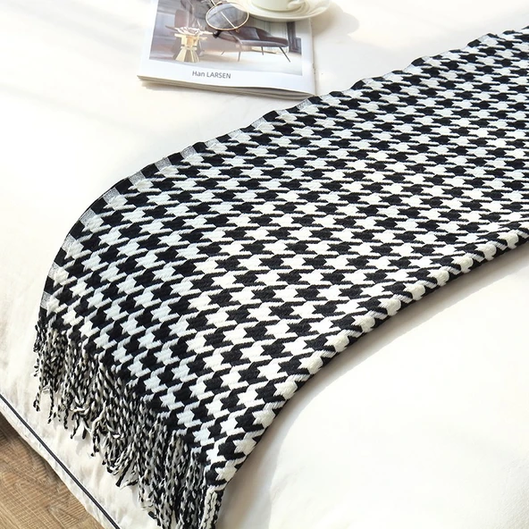 Kazayağı Desenli Örme Battaniye - Siyah Beyaz Akrilik - 60x270cm (2m Yatak)