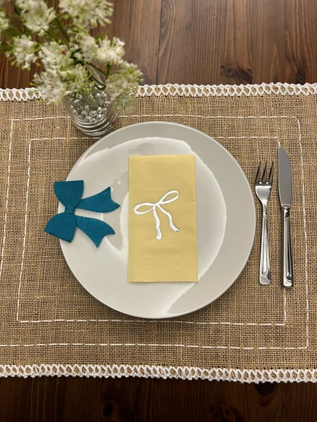 Gümüş Yaldızlı Sarı Fiyonk Baskılı Garson Katlama Peçete 16 Adet ürün görseli 1