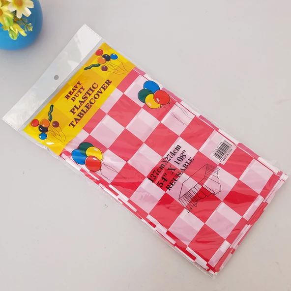 Kırmızı Beyaz Kareli PE Dikdörtgen Tek Kullanımlık Masa Örtüsü 137x274cm