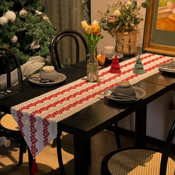 Fransız Tarzı Kalp Desenli Masa Örtüsü - Kırmızı Kalp Köşeli - 30x220cm - Resim 5