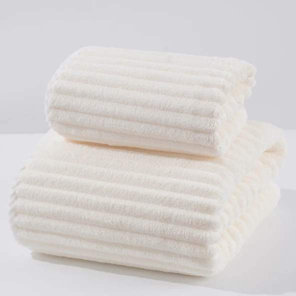 Mercan Polar Havlu Seti - Şeker Kadife Beyaz (35x75 cm Havlu + 70x140 cm Banyo Havlusu)