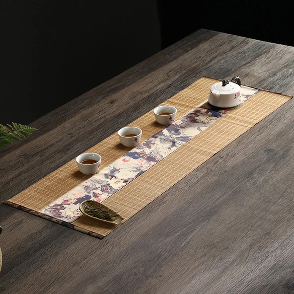 Xiangyun İpek Bambu Çay Matı - Mürekkep Lotus Desenli - 30x150 cm