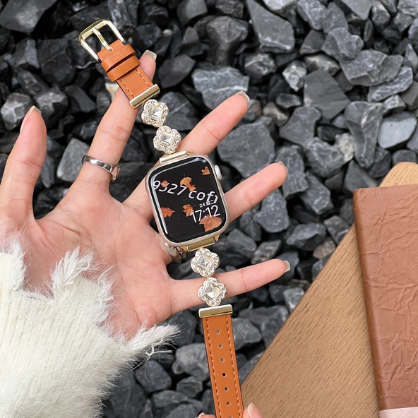 Apple Watch S7-9 45mm Karamel Kahverengi Yonca Desenli Kordon