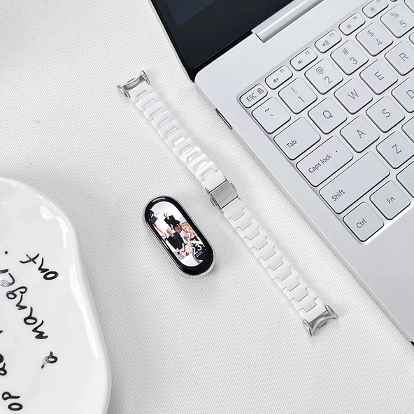 Xiaomi Mi Band 8 Seramik Kordon - Üç Boncuklu Seramik Beyaz Katlanır Tokalı (NFC Versiyon)